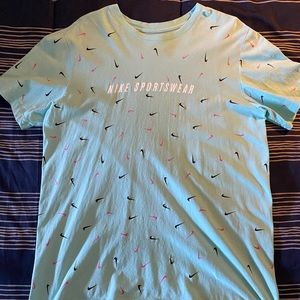 Large Nike Short Sleeve Shirt